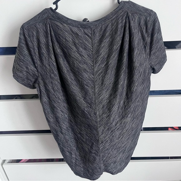 Lululemon tee 👟 - Picture 2 of 3